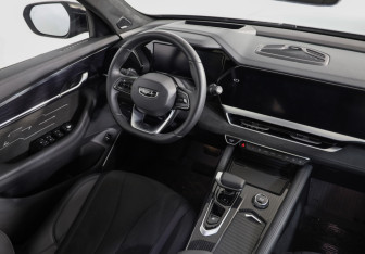 Подержанный автомобиль Geely Monjaro 2024 года (12 фото)