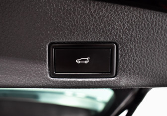 Подержанный автомобиль Volkswagen Touareg 2017 года (18 фото)