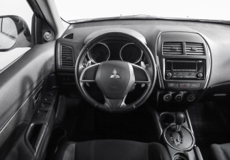 Подержанный автомобиль Mitsubishi ASX 2013 года (11 фото)