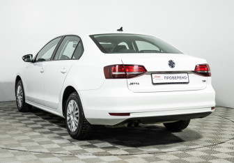 Подержанный автомобиль Volkswagen Jetta Sedan 2017 года (7 фото)