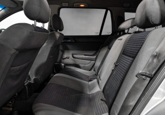 Подержанный автомобиль Opel Astra Sedan 2002 года (11 фото)