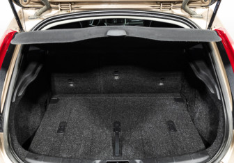 Подержанный автомобиль Volvo V40 Cross Country 2014 года (19 фото)