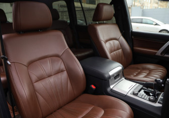Подержанный автомобиль Toyota Land Cruiser Suv 2020 года (28 фото)