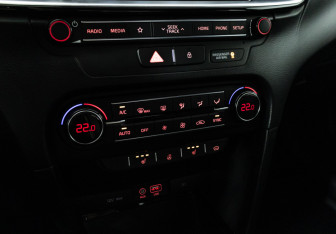 Подержанный автомобиль Kia Ceed Hatchback 2018 года (16 фото)