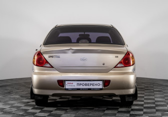 Подержанный автомобиль Kia Spectra Sedan 2006 года (6 фото)