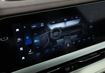 Подержанный автомобиль Geely Monjaro 2023 года (19 фото)