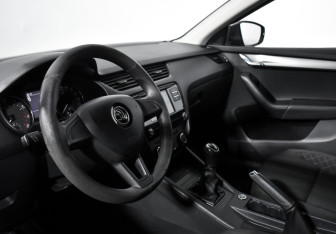 Подержанный автомобиль Skoda Octavia Liftback 2017 года (9 фото)