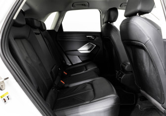 Подержанный автомобиль Audi Q3 2019 года (22 фото)