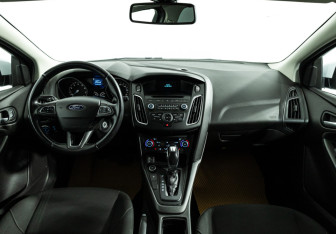 Подержанный автомобиль Ford Focus Hatchback 2015 года (13 фото)