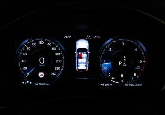 Подержанный автомобиль Volvo XC60 2019 года (36 фото)