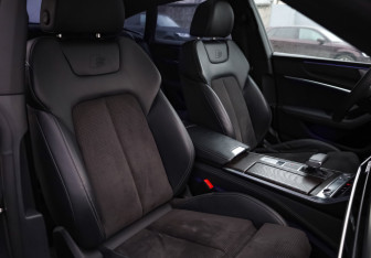 Подержанный автомобиль Audi A7 2018 года (25 фото)