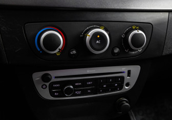 Подержанный автомобиль Renault Fluence 2014 года (15 фото)