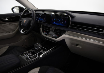 Подержанный автомобиль Hongqi HS5 2024 года (11 фото)