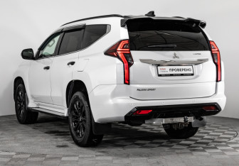 Подержанный автомобиль Mitsubishi Pajero Sport 2020 года (8 фото)