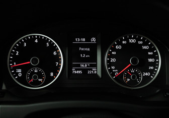 Подержанный автомобиль Volkswagen Tiguan 2015 года (12 фото)