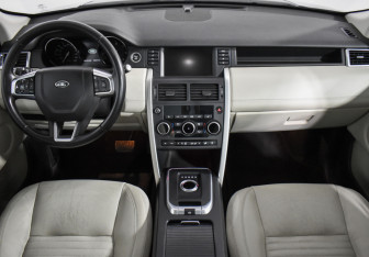 Подержанный автомобиль Land Rover Discovery Sport 2015 года (16 фото)