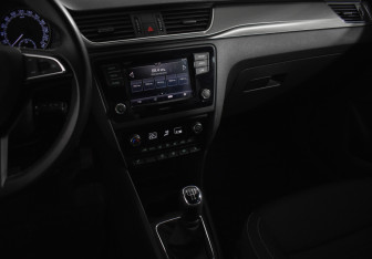 Подержанный автомобиль Skoda Rapid Liftback 2019 года (18 фото)