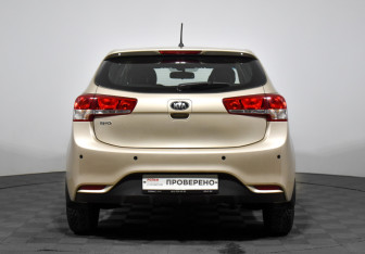 Подержанный автомобиль Kia Rio Hatchback 2015 года (6 фото)