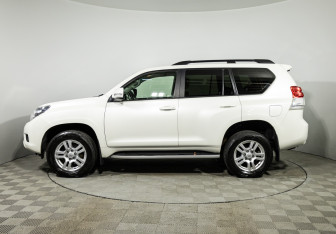 Подержанный автомобиль Toyota Land Cruiser Prado 2011 года (8 фото)
