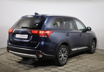 Подержанный автомобиль Mitsubishi Outlander 2018 года (5 фото)