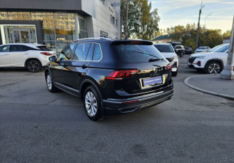 Подержанный автомобиль Volkswagen Tiguan 2020 года (6 фото)