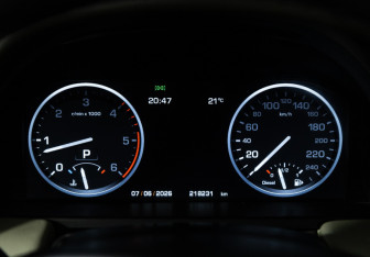 Подержанный автомобиль Land Rover Range Rover 2010 года (12 фото)