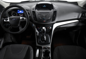 Подержанный автомобиль Ford Kuga 2013 года (15 фото)