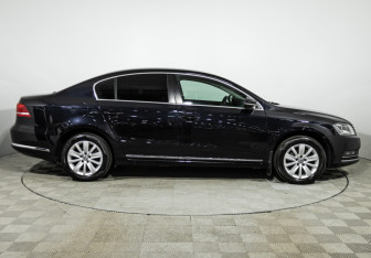 Подержанный автомобиль Volkswagen Passat Sedan 2011 года (4 фото)