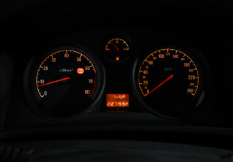Подержанный автомобиль Opel Zafira Compactvan 2008 года (18 фото)