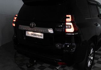Подержанный автомобиль Toyota Land Cruiser Prado 2018 года (32 фото)