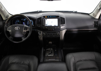 Подержанный автомобиль Toyota Land Cruiser Suv 2008 года (9 фото)