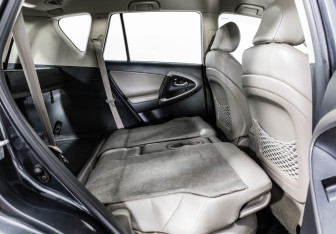 Подержанный автомобиль Toyota RAV4 2006 года (20 фото)