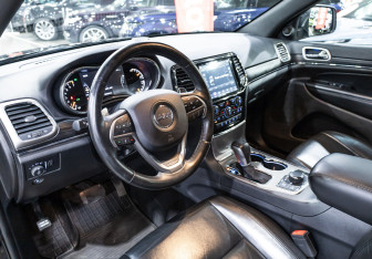 Подержанный автомобиль Jeep Grand Cherokee 2019 года (11 фото)