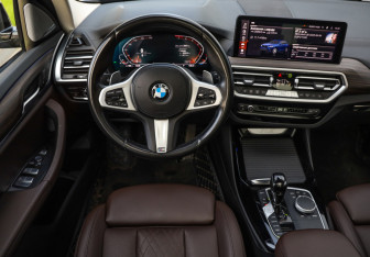 Подержанный автомобиль BMW X3 2021 года (14 фото)