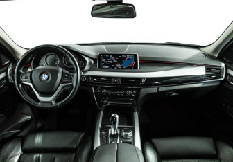 Подержанный автомобиль BMW X5 2015 года (13 фото)