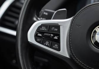 Подержанный автомобиль BMW X5 2020 года (16 фото)