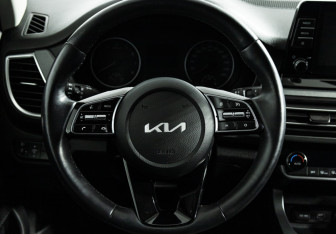 Подержанный автомобиль Kia Seltos 2022 года (22 фото)