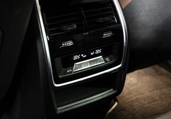 Подержанный автомобиль BMW X5 2020 года (21 фото)