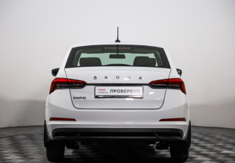Подержанный автомобиль Skoda Rapid Liftback 2021 года (6 фото)