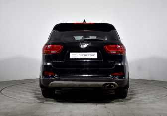 Подержанный автомобиль Kia Sorento 2018 года (6 фото)