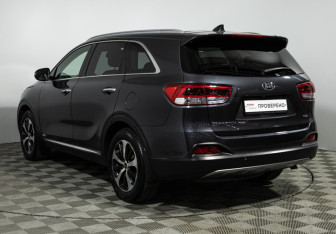 Подержанный автомобиль Kia Sorento 2017 года (7 фото)