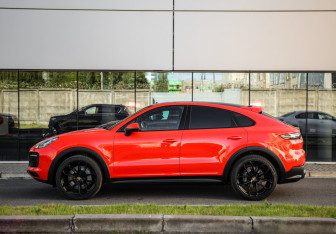 Подержанный автомобиль Porsche Cayenne 2019 года (9 фото)