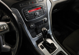 Подержанный автомобиль Ford Mondeo Sedan 2010 года (16 фото)