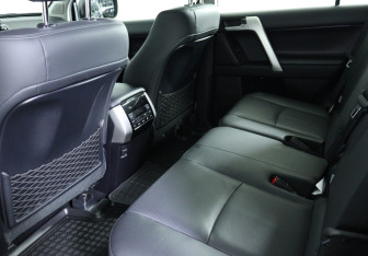 Подержанный автомобиль Toyota Land Cruiser Prado 2019 года (14 фото)