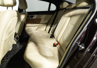 Подержанный автомобиль Jaguar XF Sedan 2015 года (10 фото)