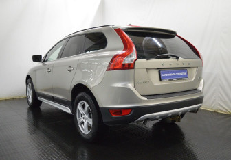 Подержанный автомобиль Volvo XC60 2012 года (7 фото)