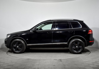 Подержанный автомобиль Volkswagen Touareg 2011 года (8 фото)