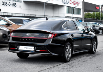 Подержанный автомобиль Hyundai Sonata 2019 года (4 фото)