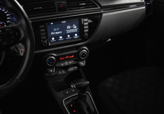 Подержанный автомобиль Kia Rio Hatchback 2018 года (20 фото)