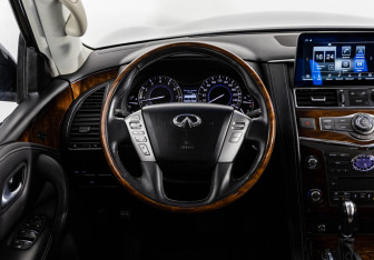 Подержанный автомобиль Infiniti QX80 2016 года (14 фото)